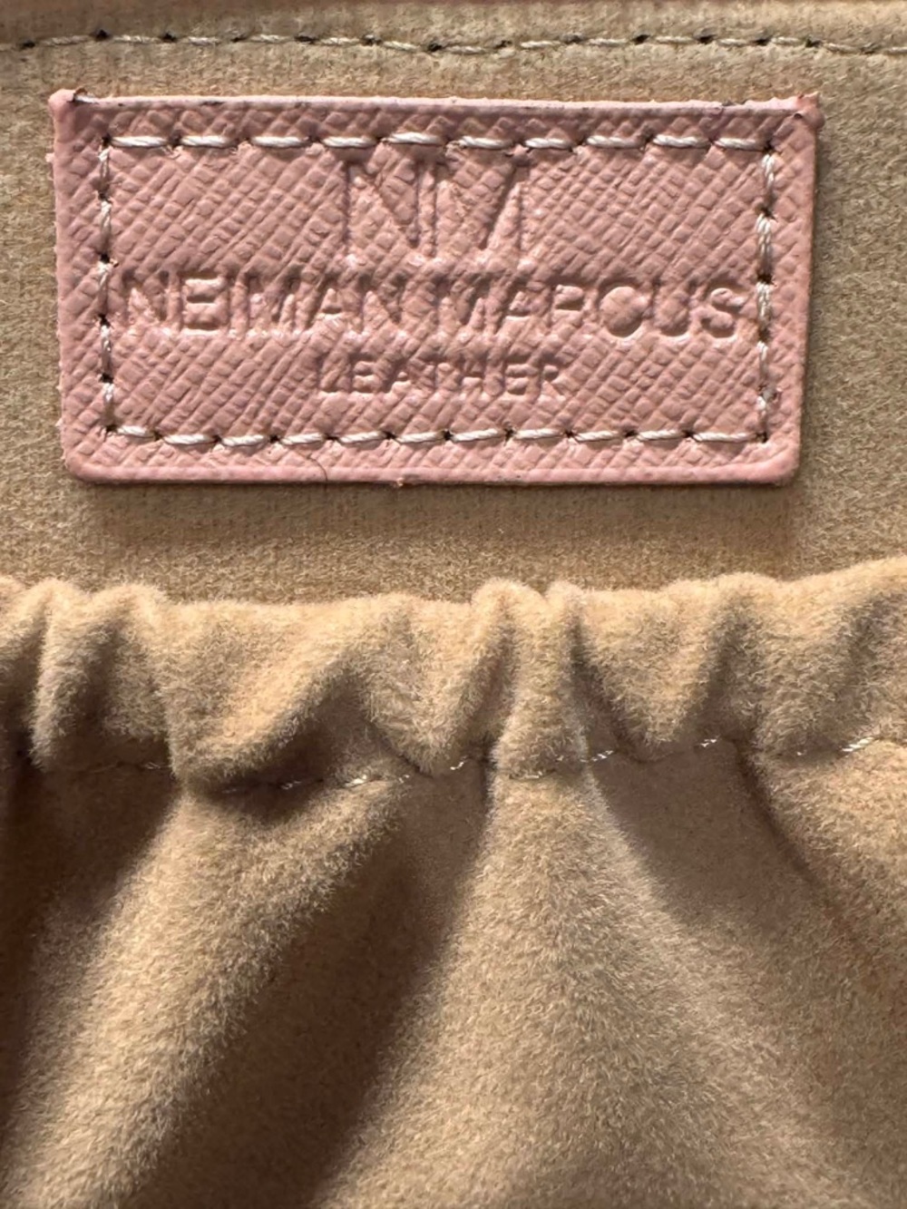 Leather Neiman Marcus travel jewelry box
5”x4” - Picture 7 of 7